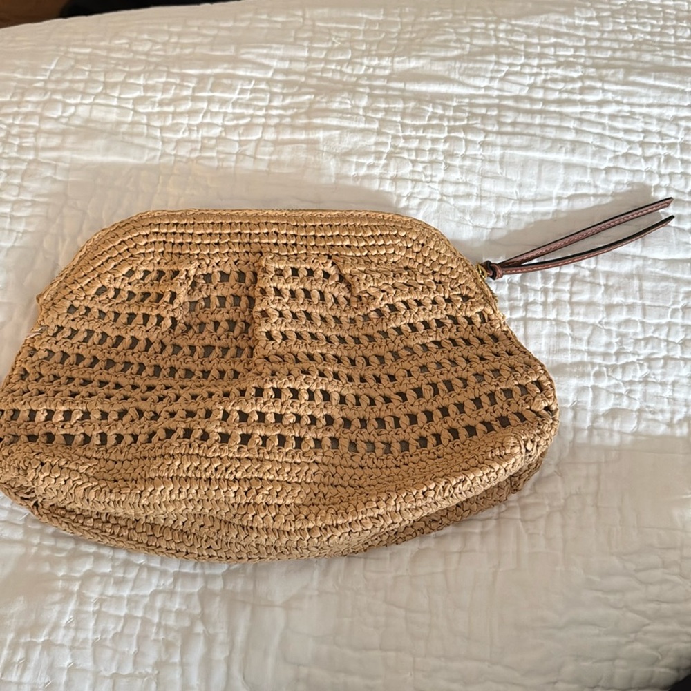 The cutest Mango beach clutch
